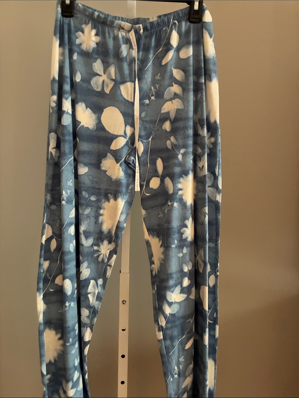 HUE Blue and White Floral Lounge Pants